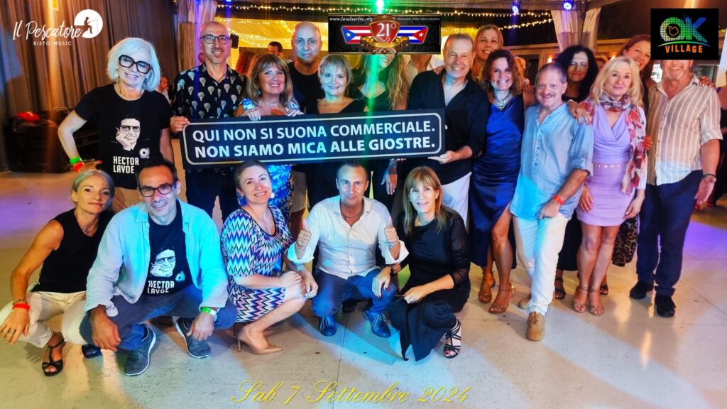 Foto realizzata da Marco Francesconi a fine serata con il mitico cartello delle giostre! :)